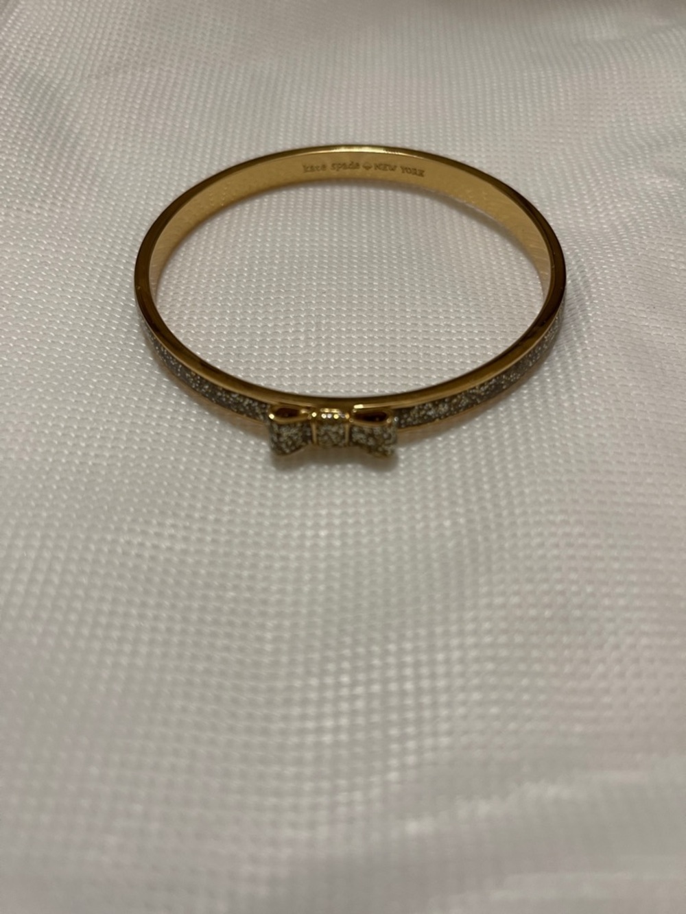 Kate Spade gold bow bracelet excellent condition